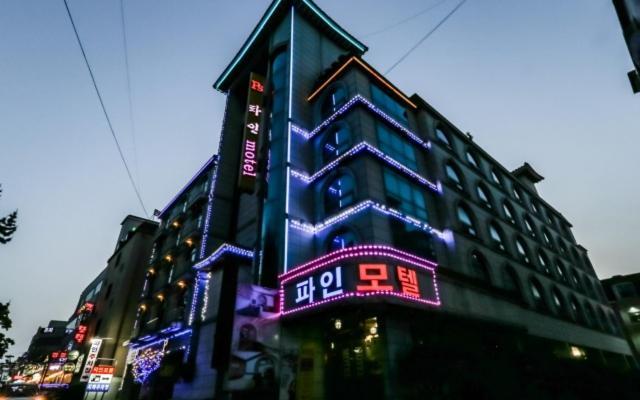 Pine Motel Boryeong Zewnętrze zdjęcie