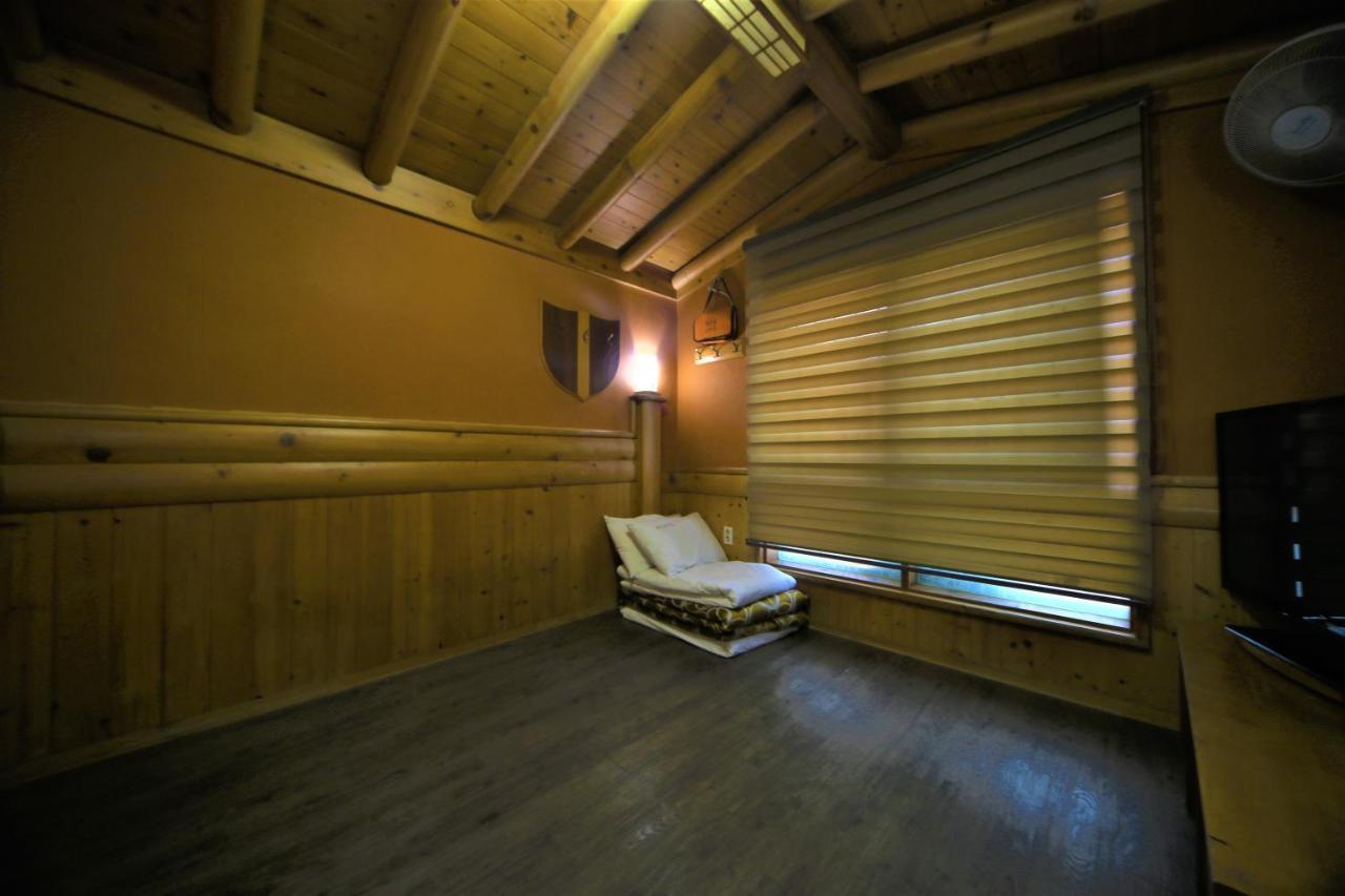Pine Motel Boryeong Zewnętrze zdjęcie