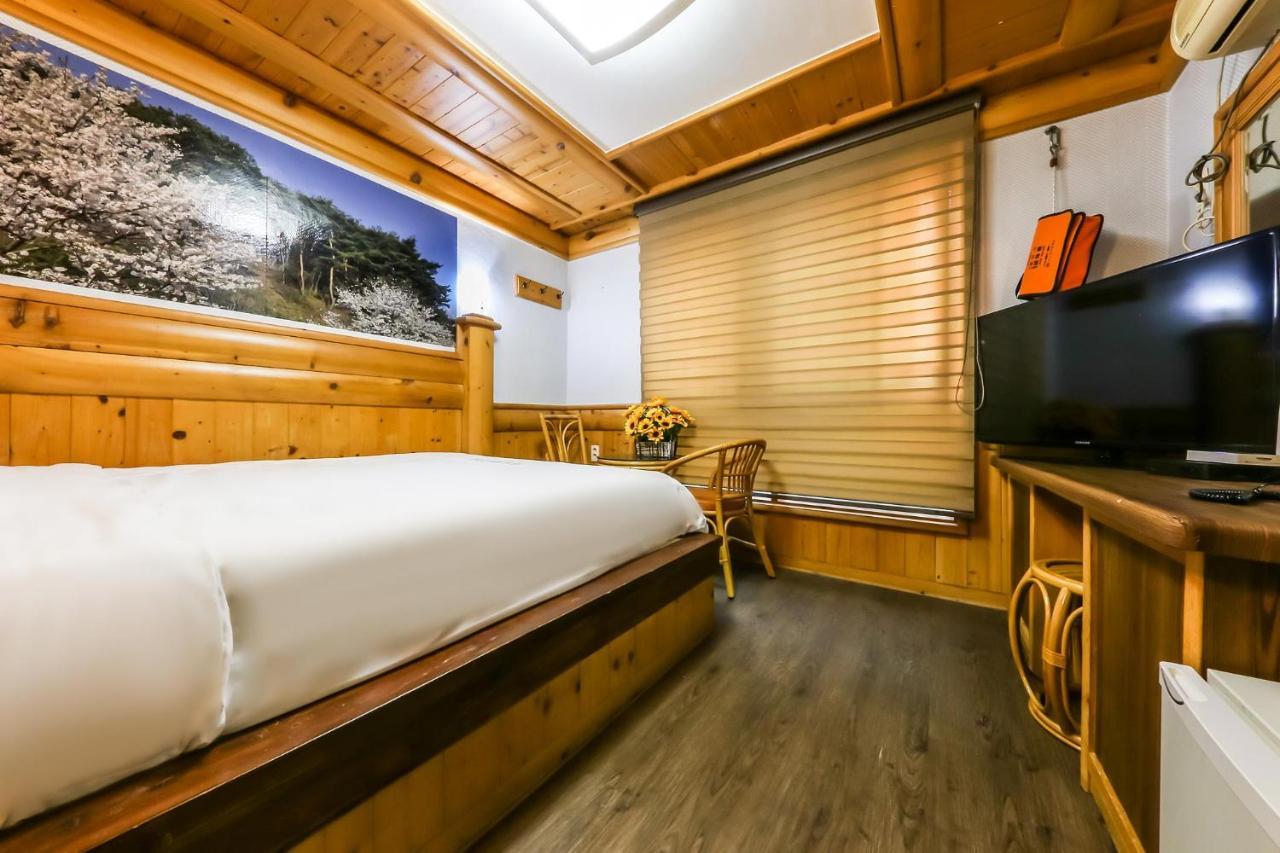Pine Motel Boryeong Zewnętrze zdjęcie