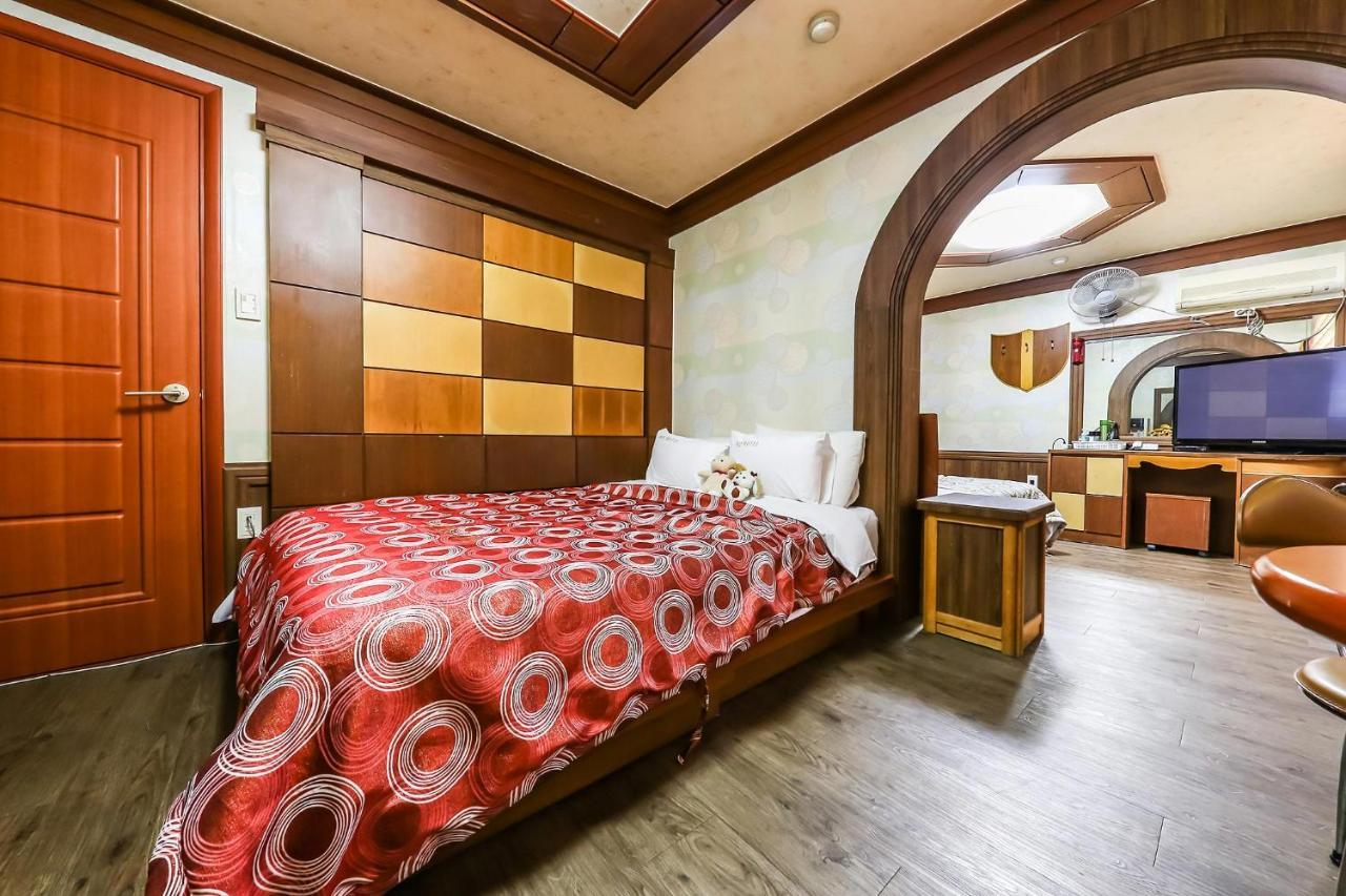 Pine Motel Boryeong Zewnętrze zdjęcie